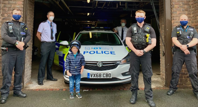 Храбар петгодишник го спасил животот на мајка му со помош на една играчка