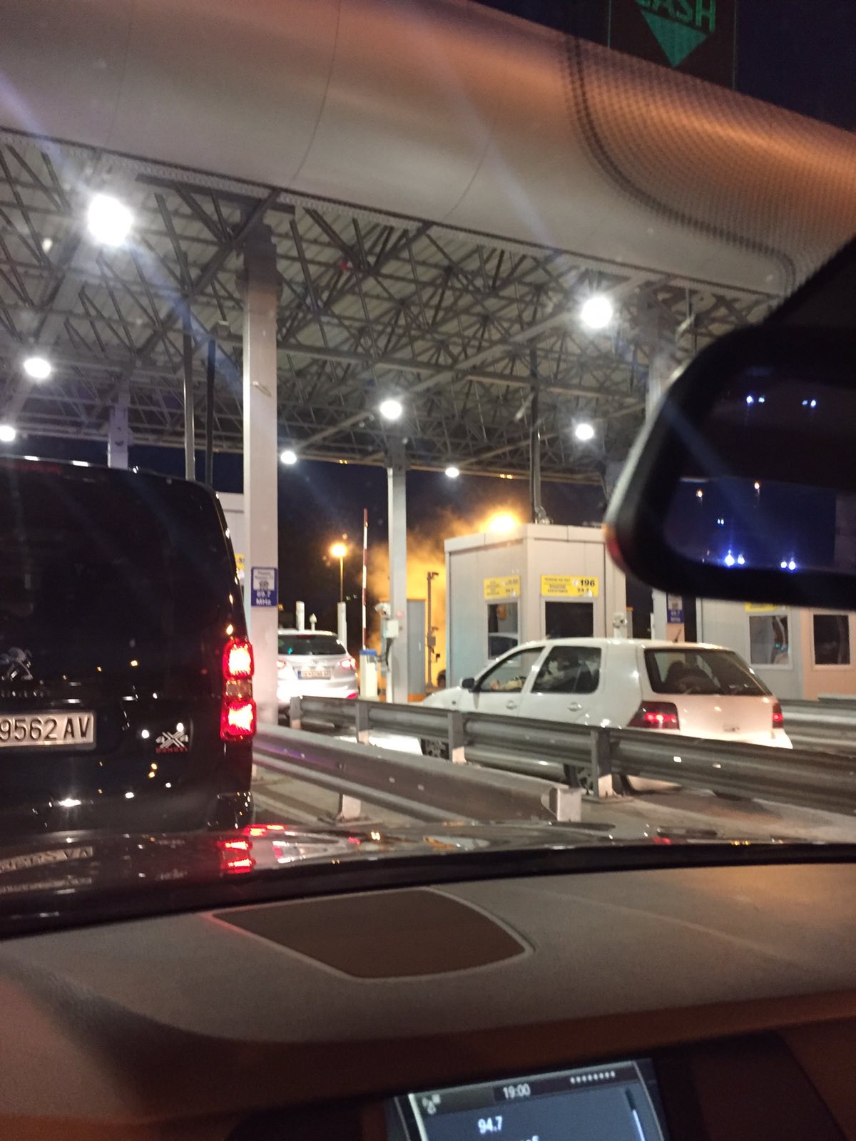 СЕ ЗАПАЛИ кола на патарината во Петровец – Видео