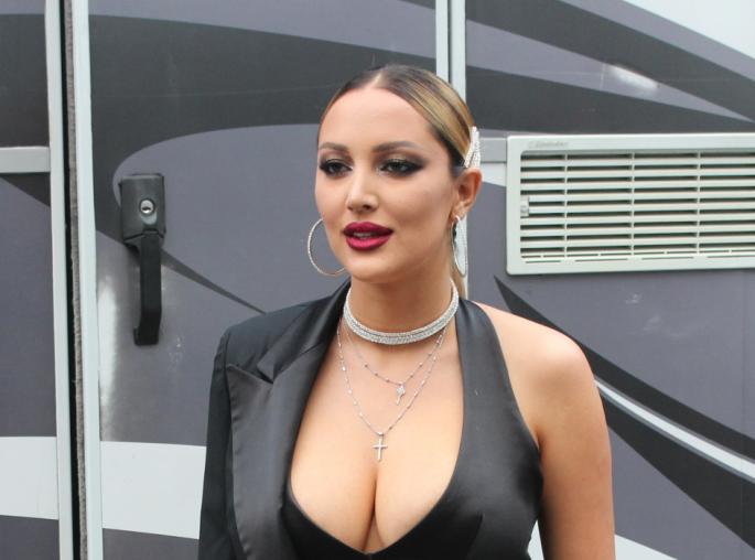 После ваквото селфи ТЕШКО ДЕКА НЕКОЈ КОЈ ЌЕ ЈА ПОГЛЕДНЕ АЛЕКСАНДРА ВО ОЧИ (ФОТО)