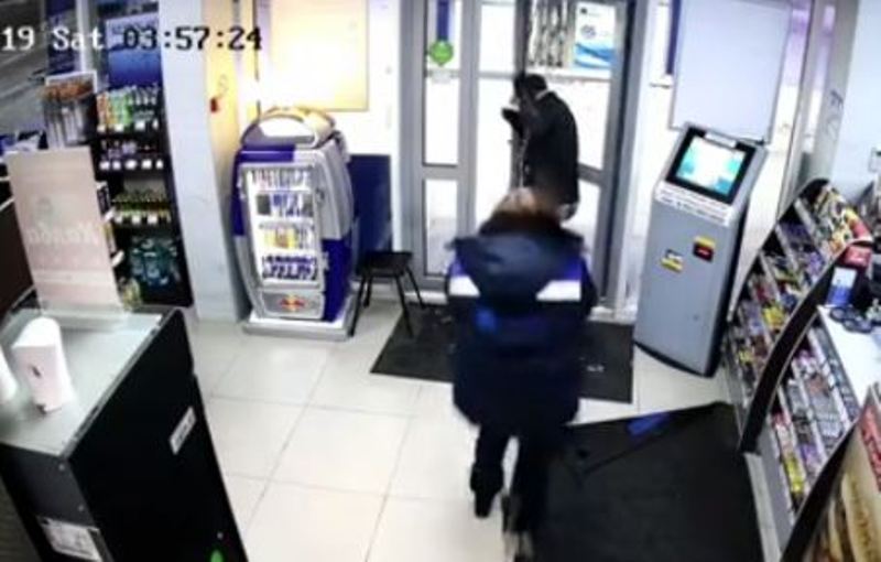 ХРАБРАТА ПРОДАВАЧКА! Скопјанец се обидел да ограби маркет – „Дај ги парите !!“