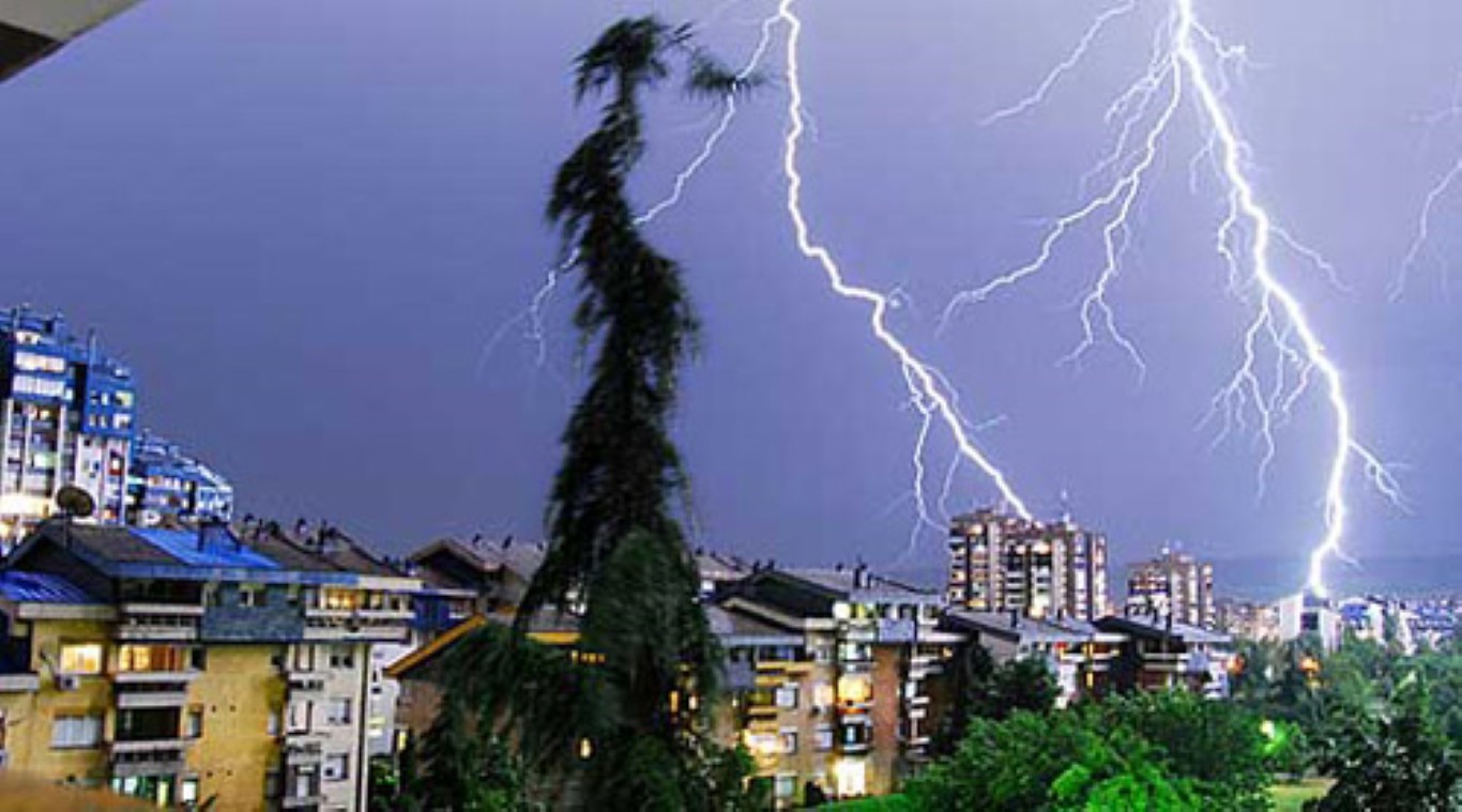 ЦИКЛОН СЕ ДВИЖИ КОН МАКЕДОНИЈА: ЗА ВИКЕНДОТ ЌЕ ДОНЕСЕ ГОЛЕМА ПРОМЕНА НА ВРЕМЕТО – ДЕТАЛИ