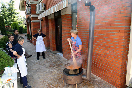 ИНСПЕКТОРИ НА ТЕРЕН : Неколку тегли ајвар може да ве чинат и 50 евра