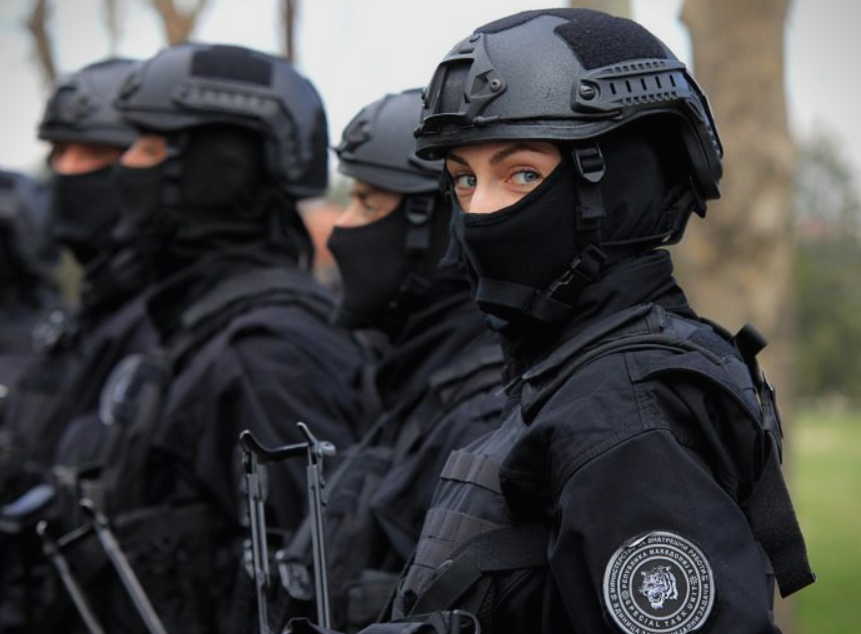 Преку 60 „тигри” прераспределени да полираат службени возила и да чистат хангар