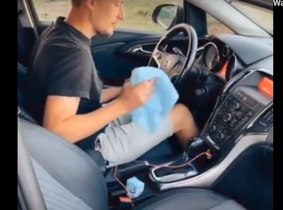 Како ти влегуваш во твојот автомобил, а како девојка ти?