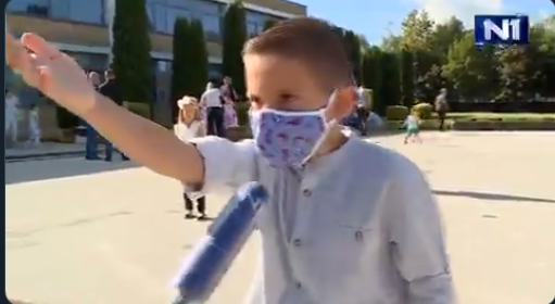 Прваче легендарно ја посрамоти новинарката: Не сакам да се заразам, стави ја маската на нос…