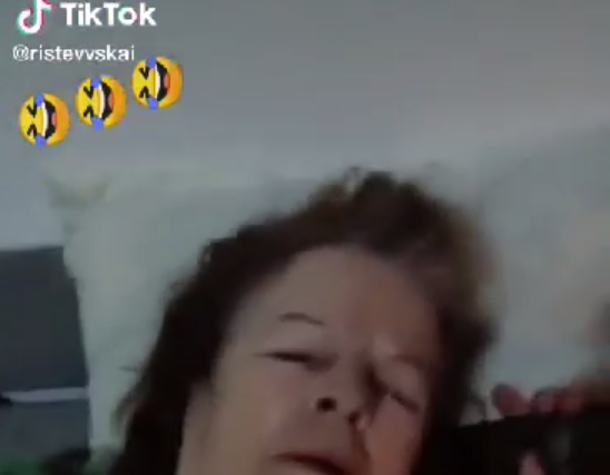 Тик Ток будалијата пуштена на најјако: ”Бабо стани починал Зоран Заев”