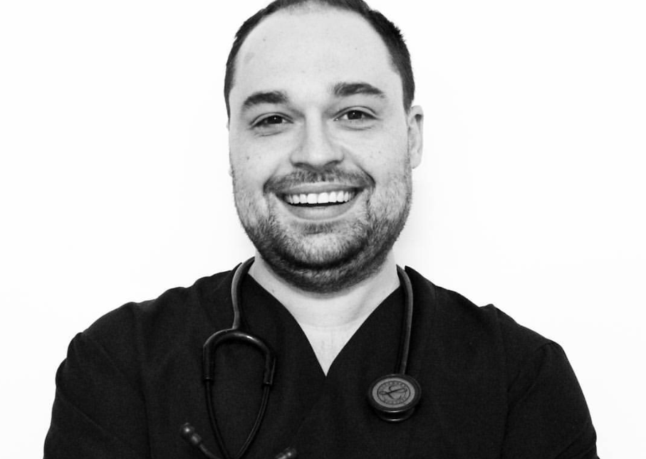 Познатиот лекар Лазаров: „Ај народов, ама колеги/колешки неизживеани, у кафана секоја вечер, друштва по свирки, НЕ ВИ ДОЛИКУВА“