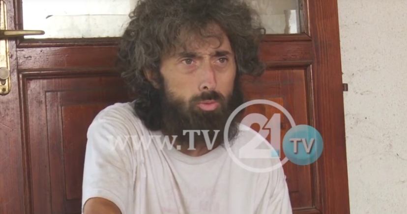 Kолибата ја дели со животните – 36-годишниот Борче живее во влага, без струја и вода