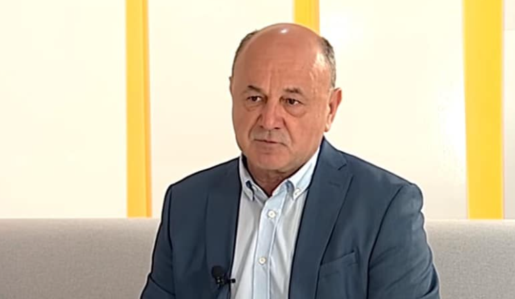 Вело: „Во ист ден 4 пати ме престигнуваат две коли со странски регистрации, на кого му пречи науката?“