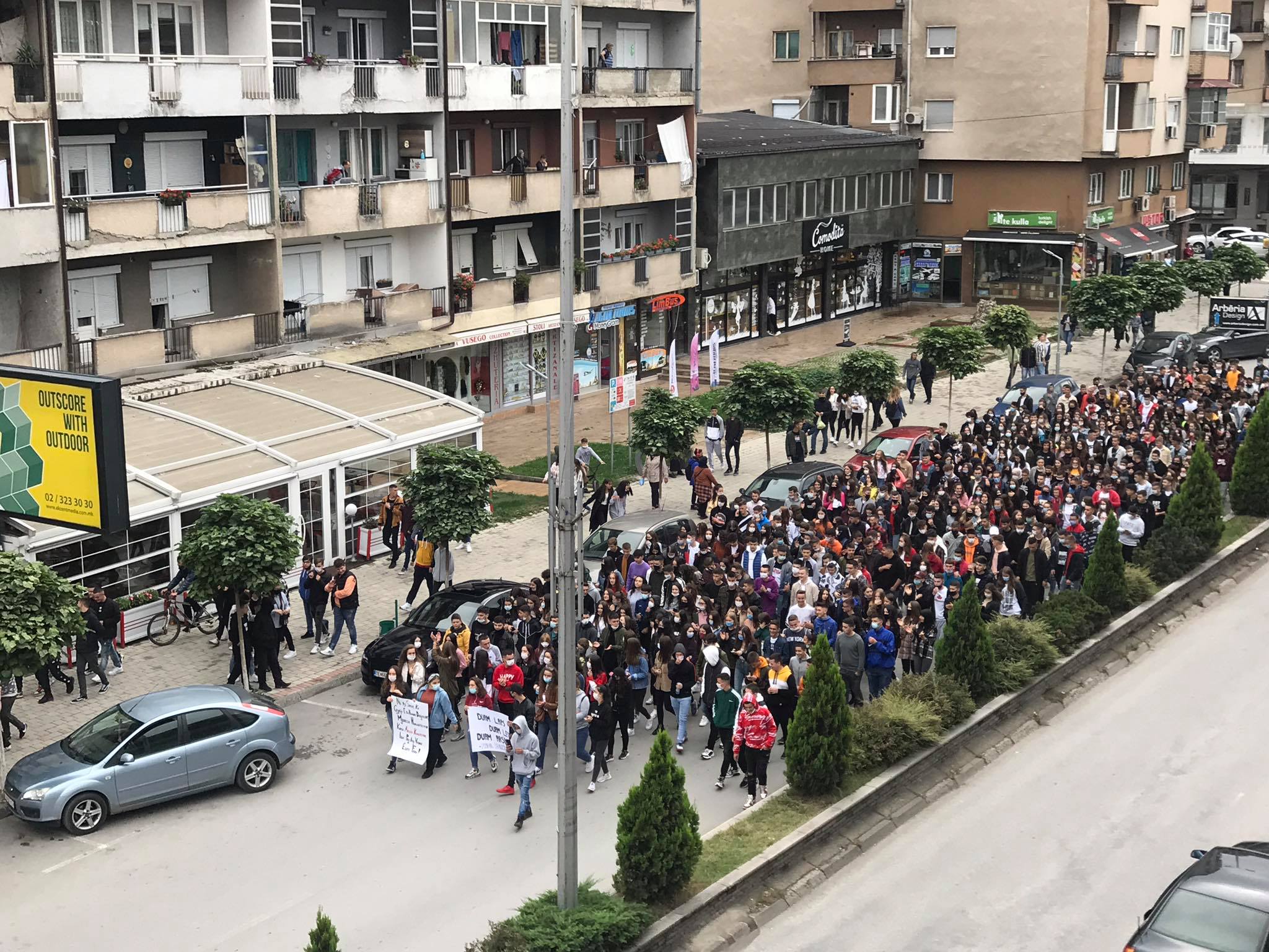 Младите од Тетово „го поздравија“ образовниот систем