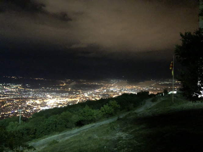 Кој го труе Скопје навечер?