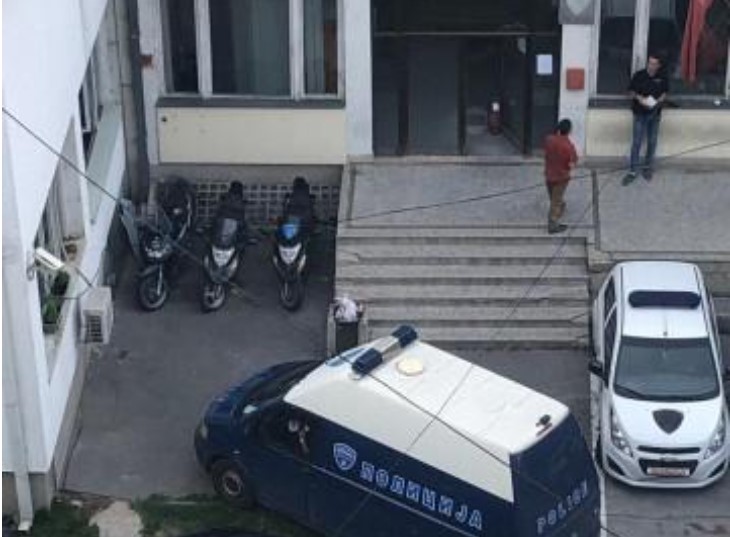 Будала работа:Не му дозволиле влез без маска во полициската станица, па решил да се пресмета со нив