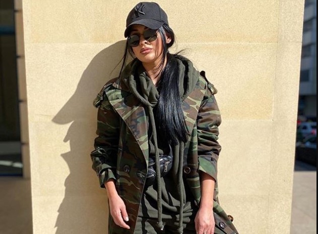 Најубавите азербејџанки војуваат на прва борбена линија