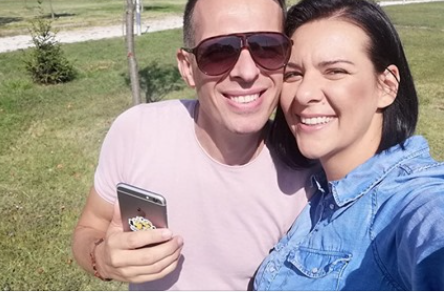 „Подобро корона да фатам, отколку децата да ми се гладни“- сопругата на пејачот Маријан Коцев распали на Фејсбук