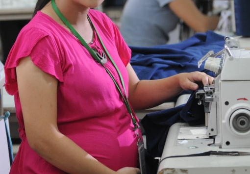 Одличен предлог: Бремените жени да се ослободат од работа поради загадувањето и пандемијата