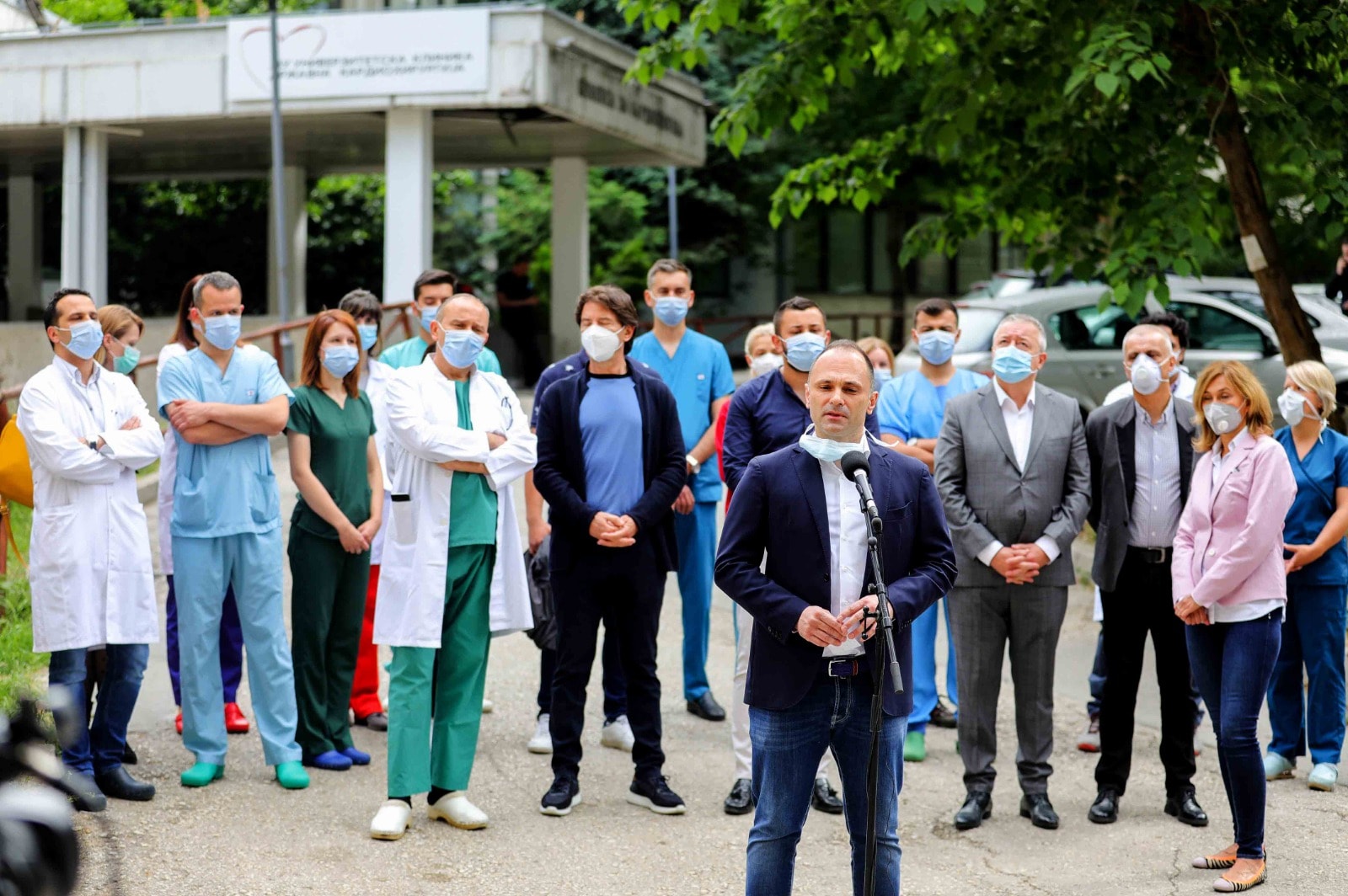 Филипче: Колеги, Ви благодарам што не се откажувате! Во оваа борба со ковид-19 вие сте нашите херои!