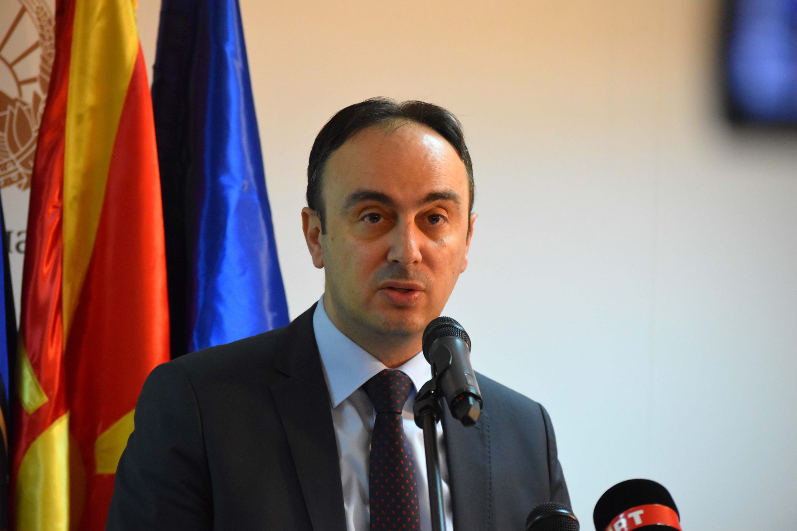 „Чувајте се и бидете во добро здравје“- Чулев, позитивен на коронавирусот