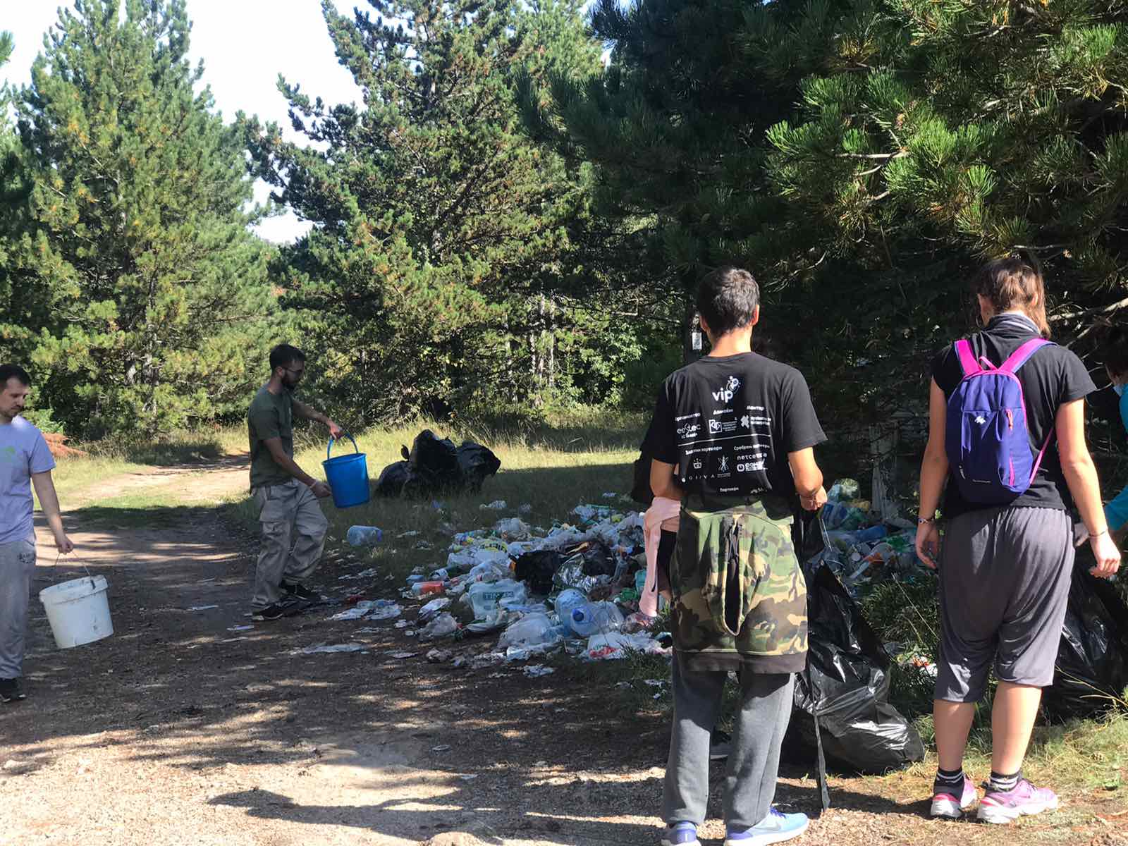 Волонтери го исчистија Козјак : За 3 часа собраа 130 вреќи ѓубре