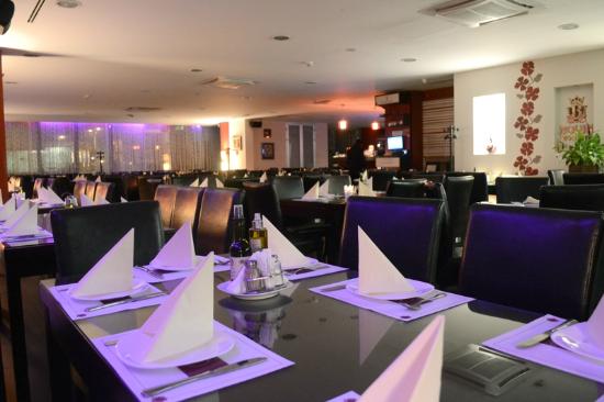 „Стефан доби понуда од 50% попуст во скопска кафана и пејачка гратис, но има еден услов“