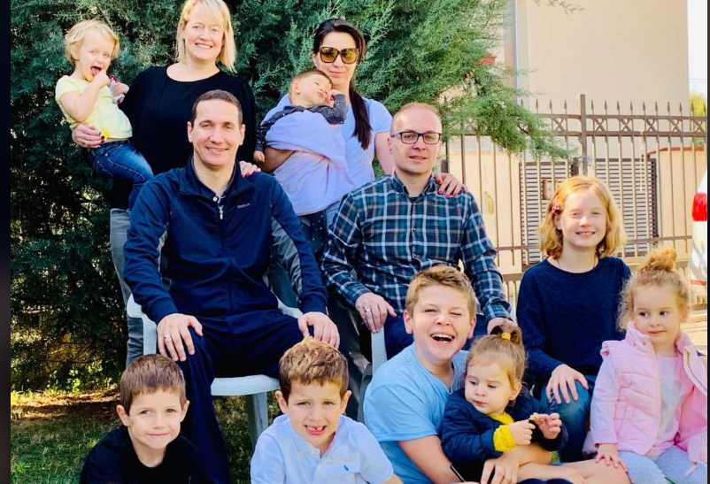 Милошоски на твитер: „Кај мене ако влезат вечерва 2 плус 5 = 7, пола од нас во комбе ќе спиеме“