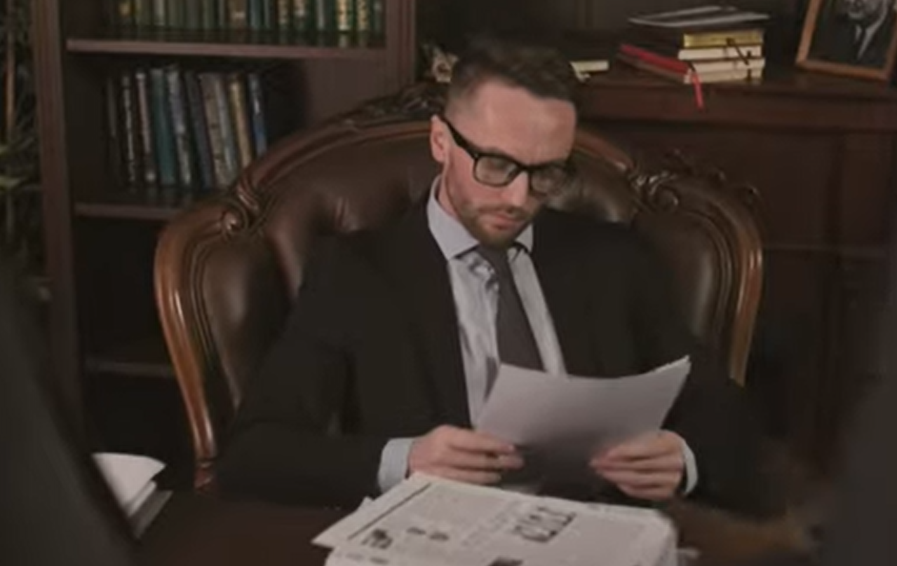 41-годишен адвокат ги тужи родителите зoшто не му давале доволно пари