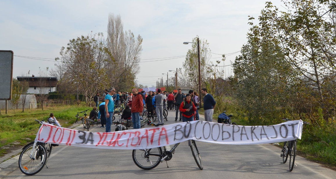 „Колите се превозно средство, не се играчка да се чаталите сегде со слики дека возите ДВЕCTE на саат и ПИЈАHИ“