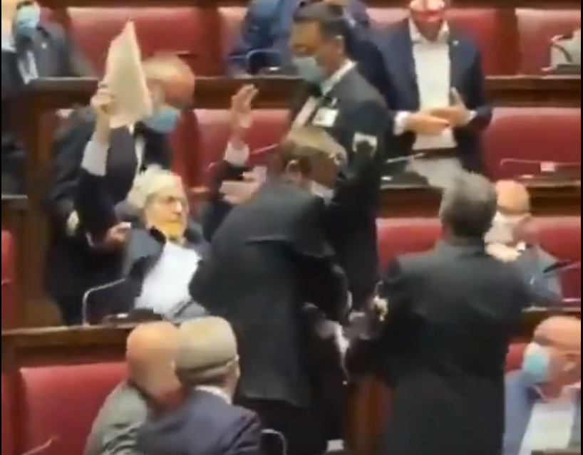 Не носеше маска во парламентот, па го „исфрлија како партал“