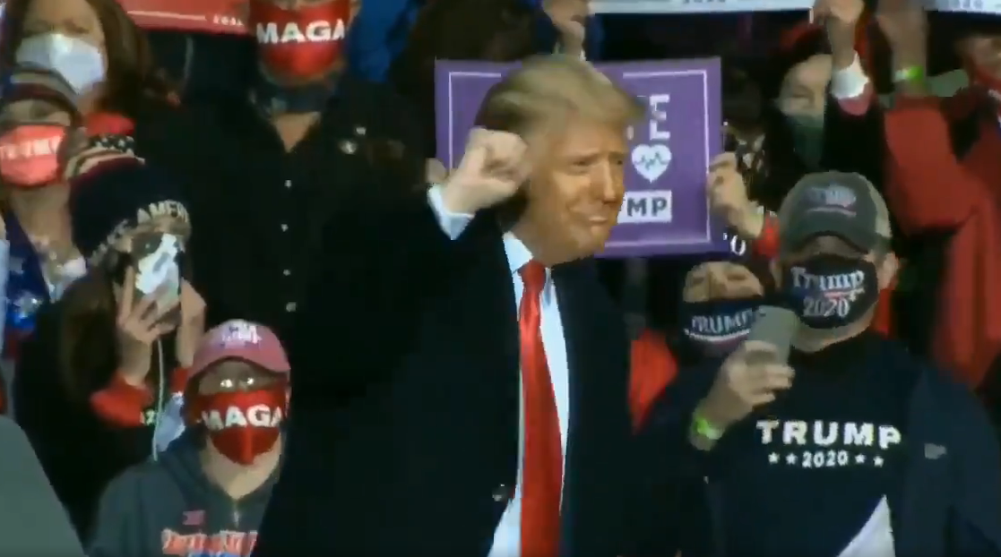 Трамп „заигра“ на „Ај да беше стрела песнава“