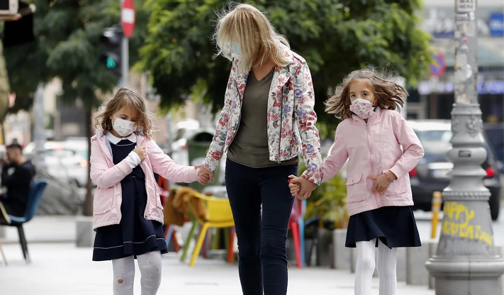 „Ќе умpам ако се pазболам“: Мајка одбива да ги испраќа децата на училиште за ова треба да плати казна од 3.000 евра