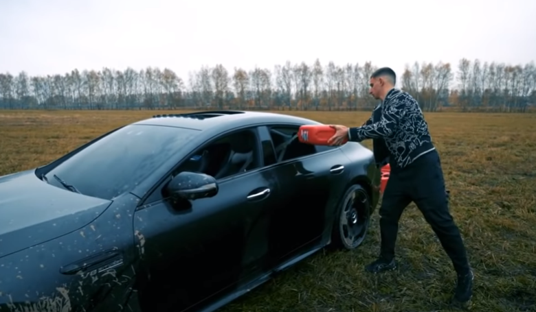 Блогер запали кола од 160 000 евра: Како да бидеш идиот со многу пари и малку памет