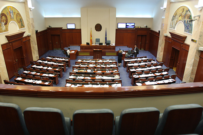 За децата нема ама за пратеници мора да има: „ Собранието се поднови со 100 лаптопи“