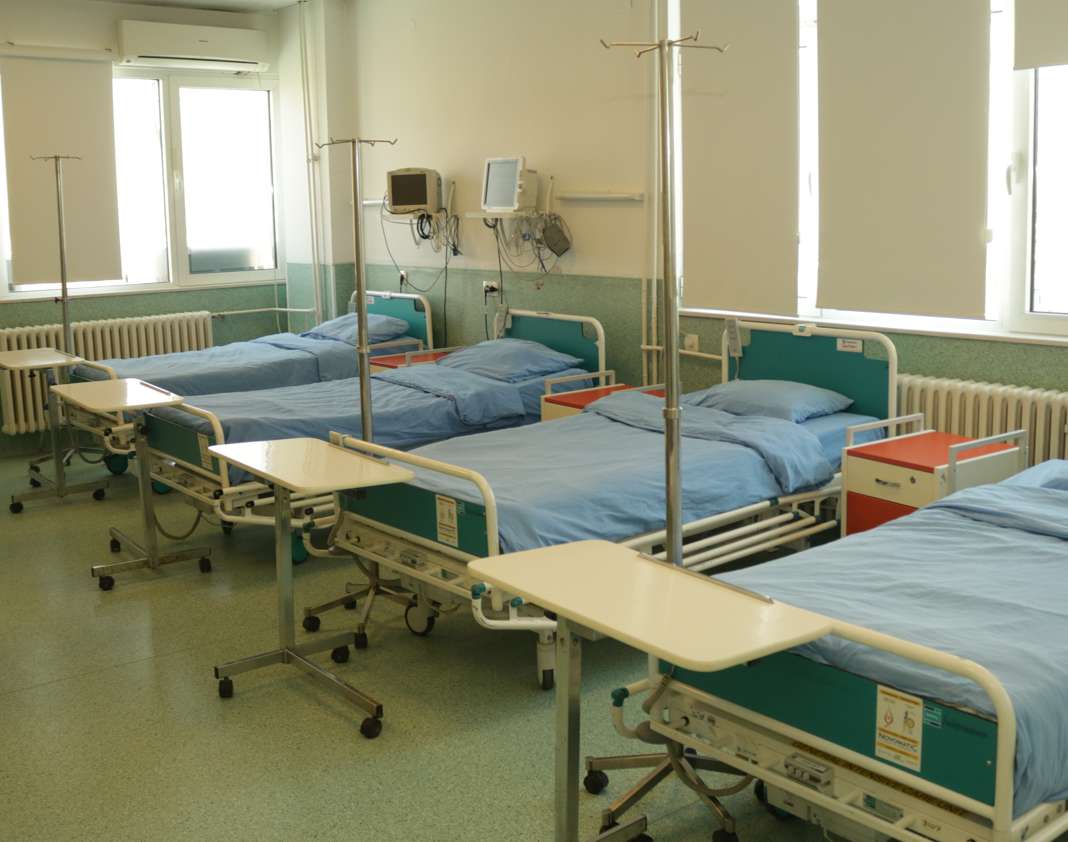 „Има место за уште 1.000 заболени од ковид, ако се исполнат, следен чекор е карантин“