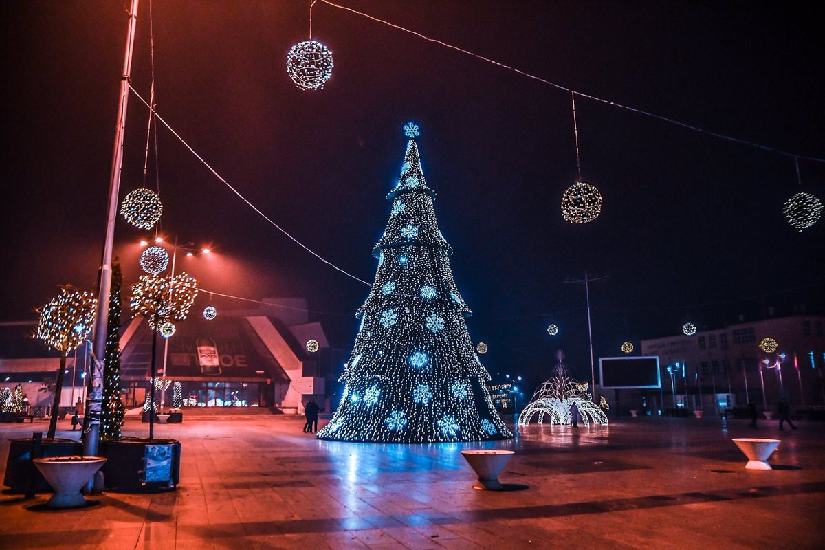 Прекрасен предлог: Ако нема одлука за украсување за Нова Година, ќе се купи едно болничко комбе!