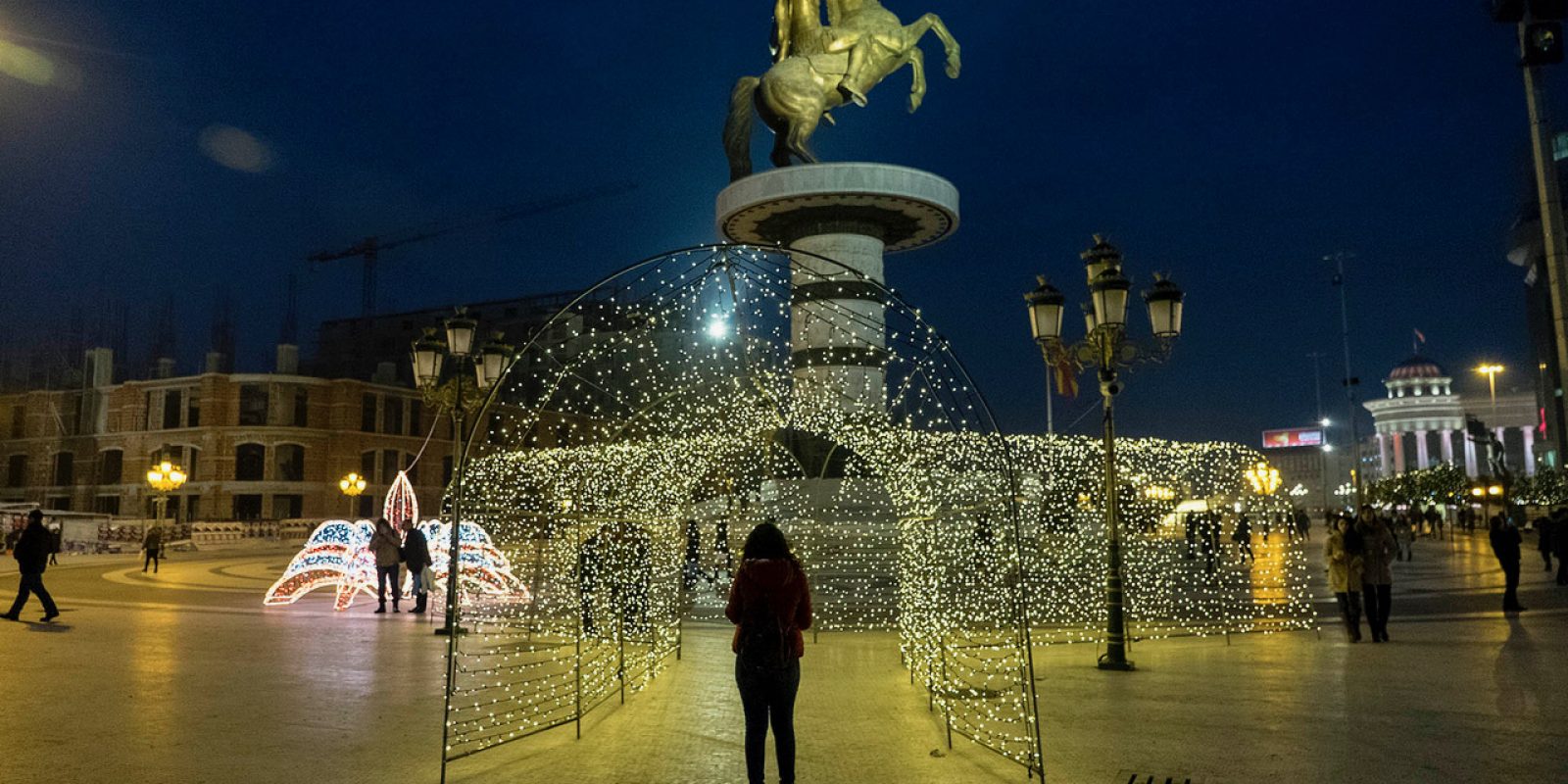 Власта не се откажува од празнична атмосфера, 200 000 евра за Скопје да биде украсено за Нова година