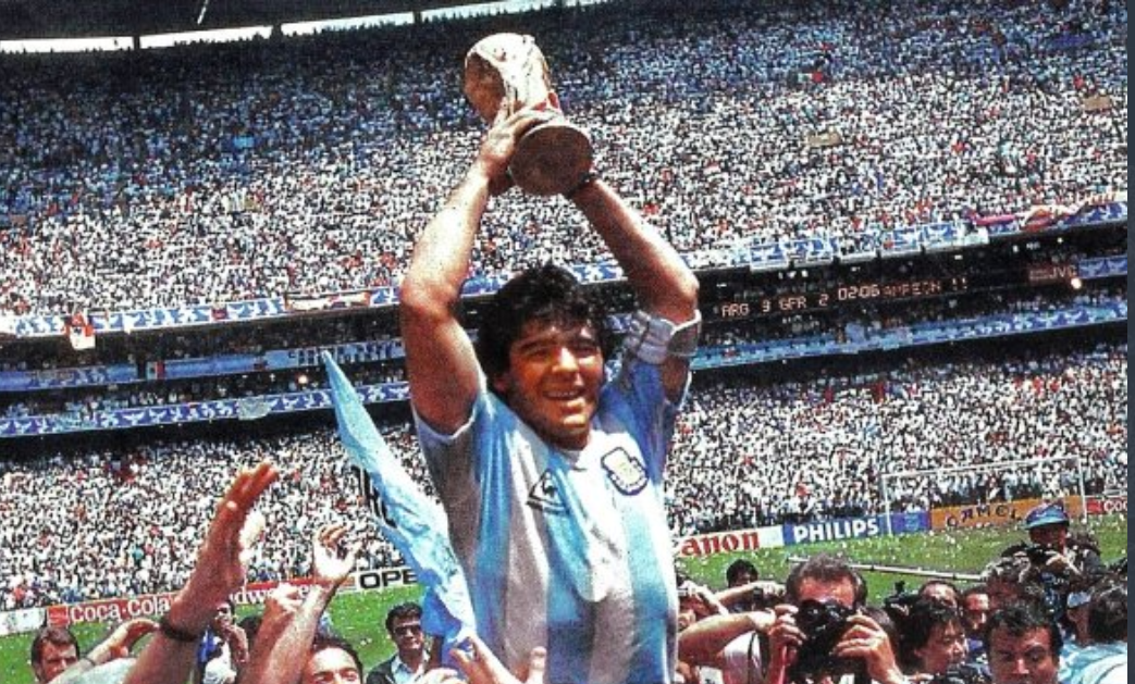 Фудбласкиот свет тагува, почина Диего Марадона