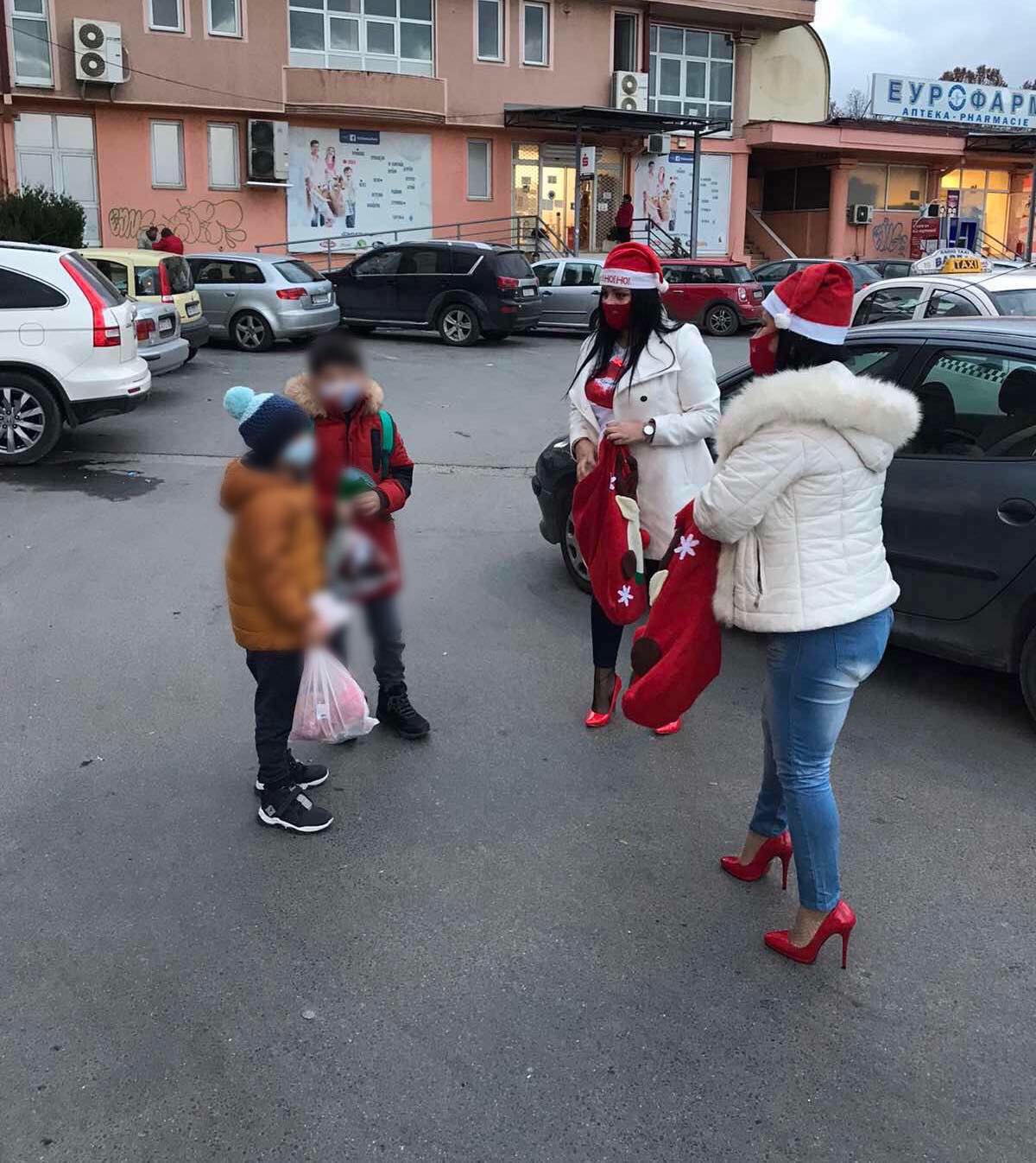 Девојки во Скопје издрадуваа со пакетчиња 60 деца питачи