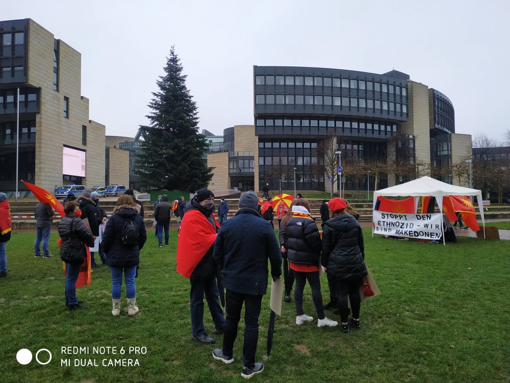 Македонците од Дизелдорф: “Ние сме Македонци, јазикот ни е македонски! Доста е!”