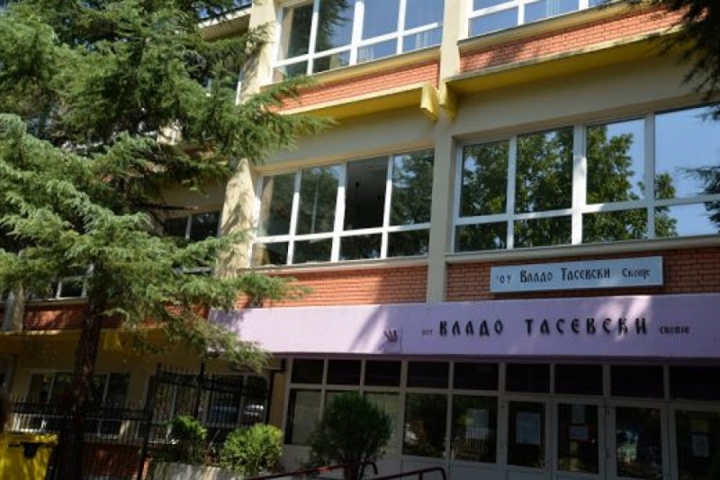 Избркани учениците кои ја пцуеја професорката на онлајн настава