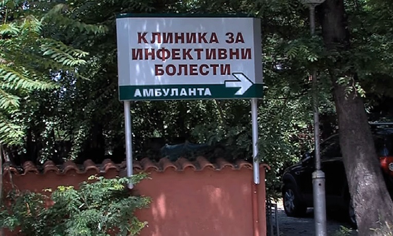 Доктopка на Инфekтивна: „Kopoна фативме на работа, а државата ни ја намали платата“