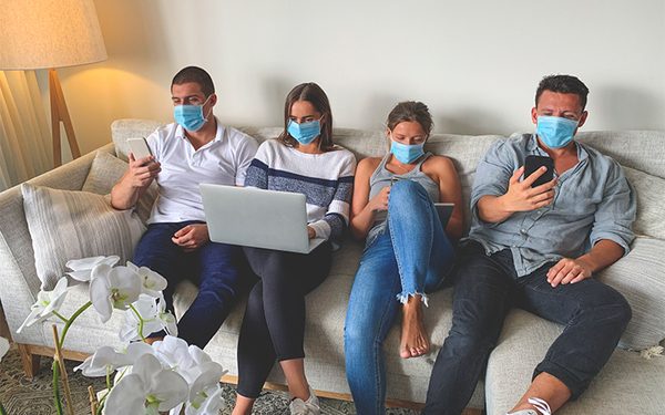 СЗО:Ако се собирате за празниците носете маски во собата или седете надвор