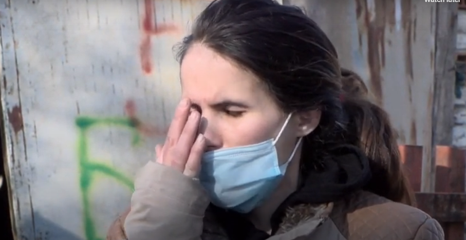 Самохрана мајка – Марија со три дечиња бара помош за да ја помине зимата