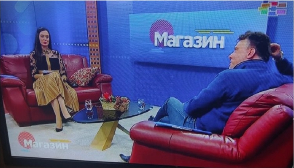 Хит видео: „Шилегов си го издува носот во заштитната маска “