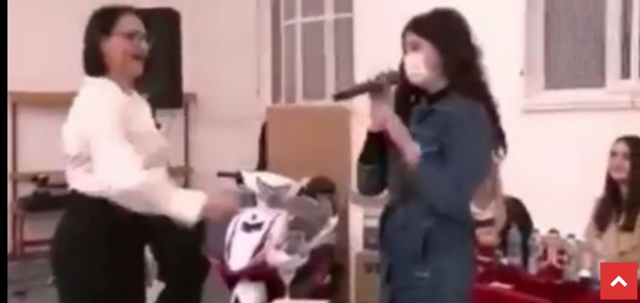 Татко Градоначалник организира наградна игра, ќерката добитник на шпорет