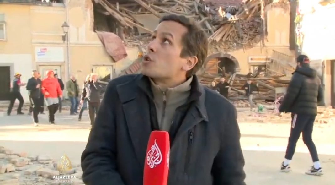 Новинарот скокна од страв: Нов земјотрес кој беше снимен во живо