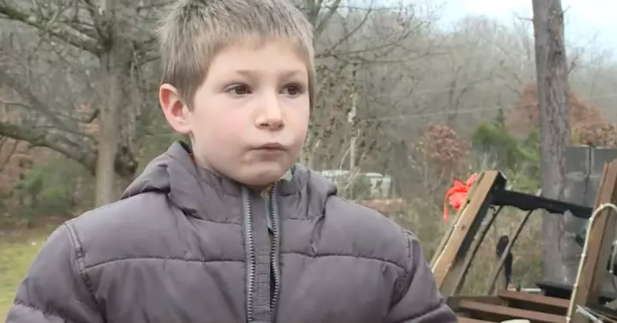 Преку прозорец влегол во куќата и ја спасил неговата 2 годишна сестра од пожapoт