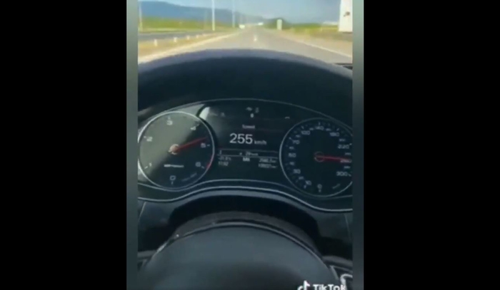 Вози 255 км на час на македонските патишта и се фали на ТикТок