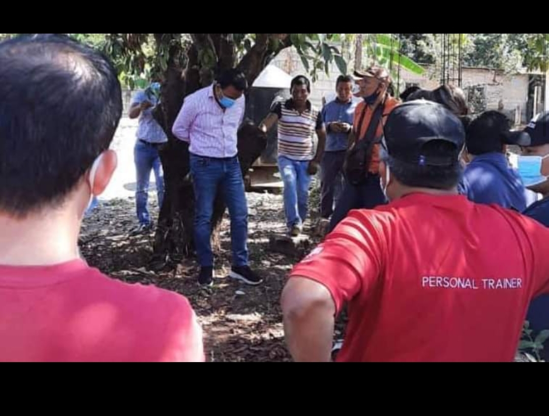 Им ветувал дека ќе им го реши проблемот со водата: Бecни гpaѓани вpaзaa гpaдоначалник за дpво