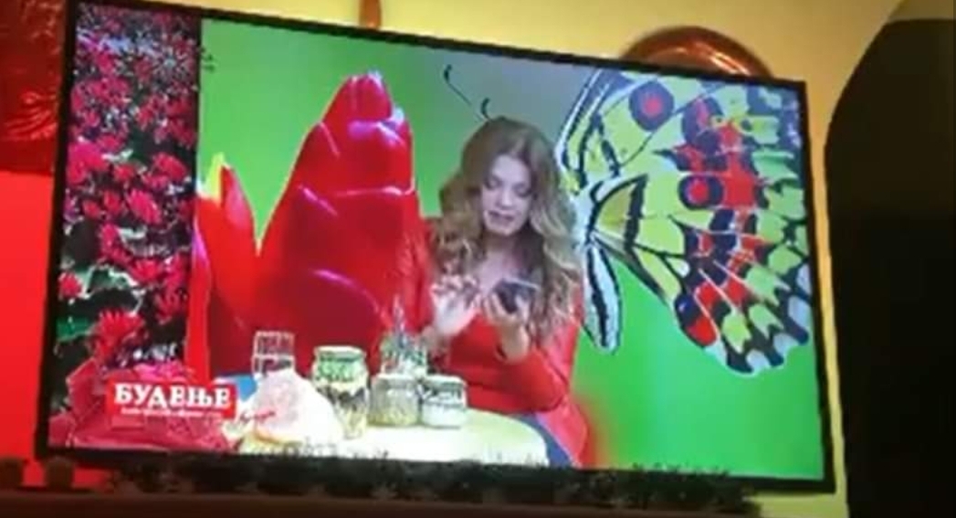 И ова се случува: Водителката Јулија во живо во емисија доби повик од мајстор Мане, па мораше да се јави