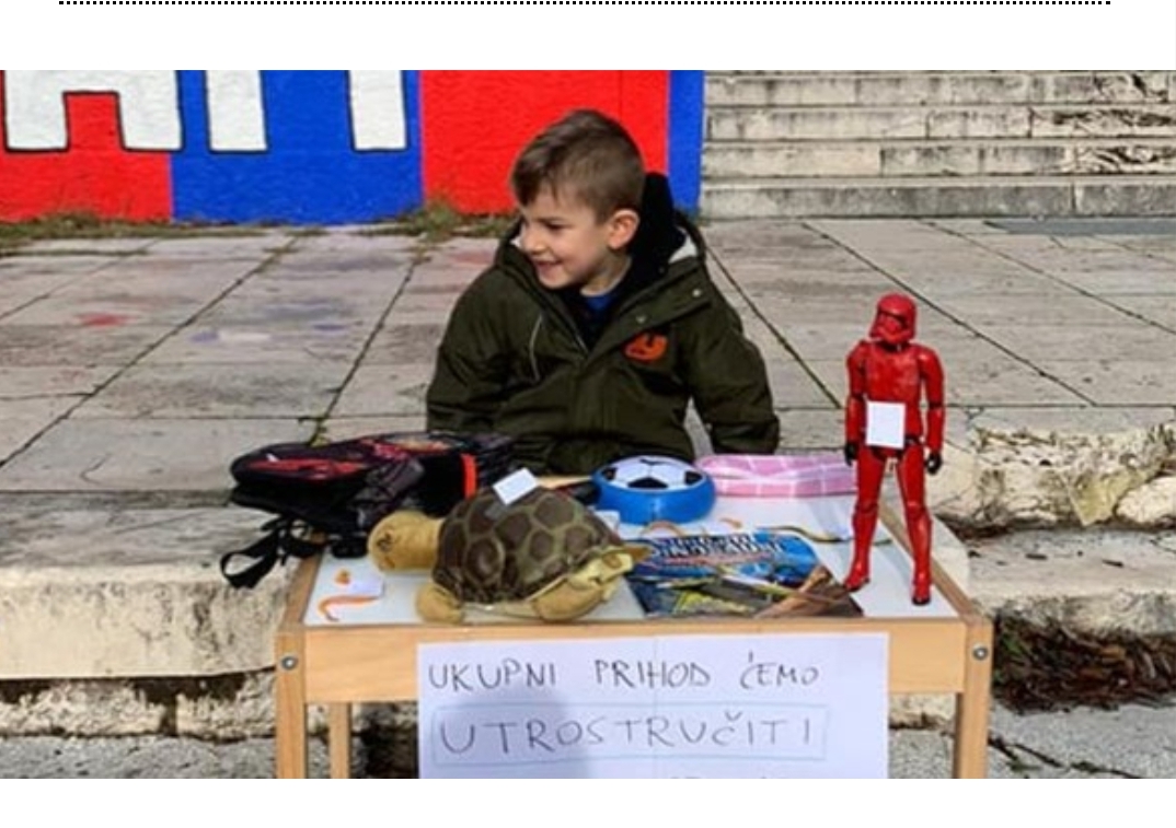 Детенце на тезга ги продава своите играчки за да им помогне на луѓето од Петриња