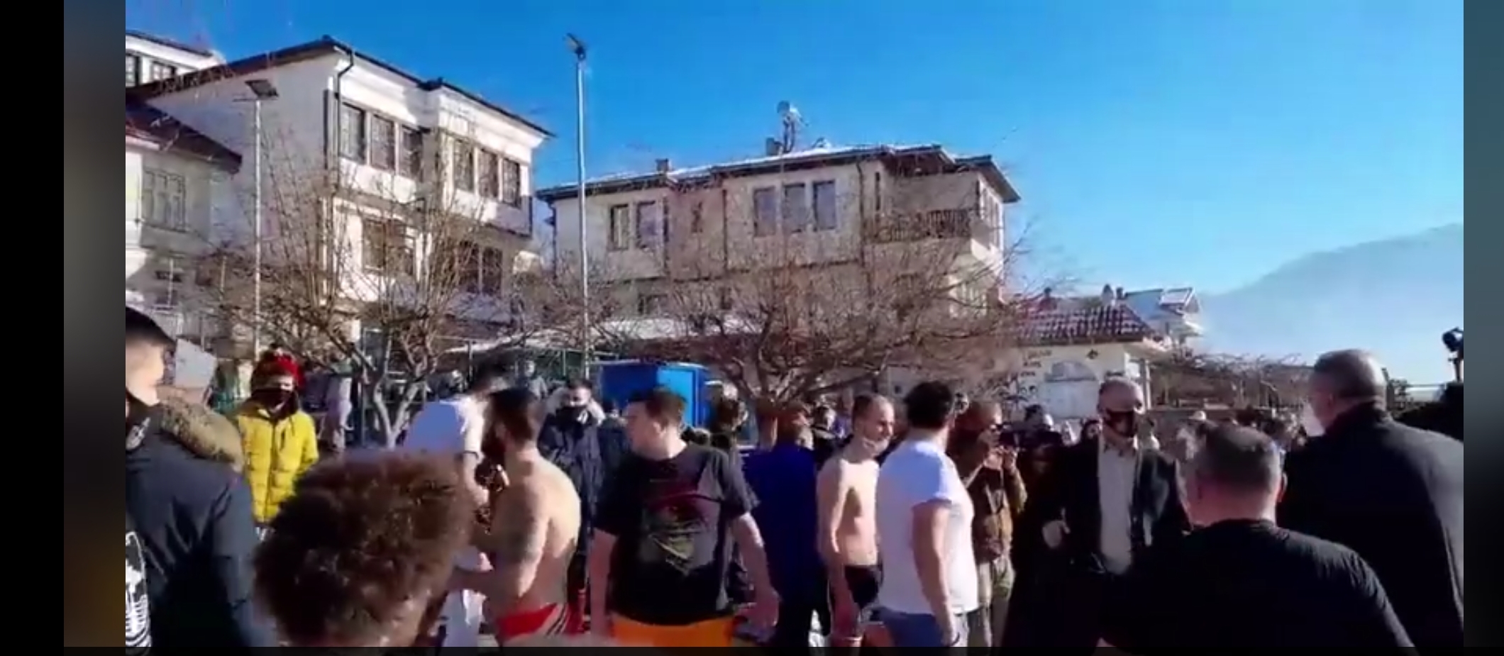 Водици 2021 Охрид, верниците се искапеа во водите на Балканскиот Ерусалим